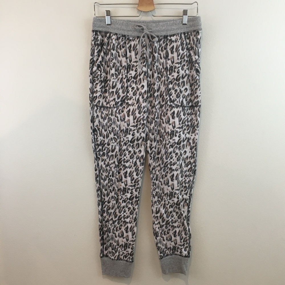 Leopard Print Pajamas Set - Picture 3 of 9